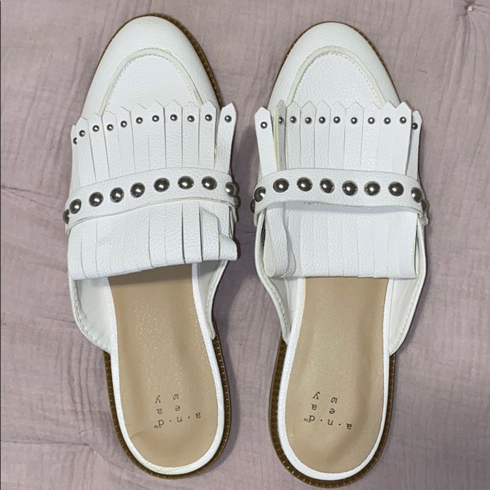 NWOT a new day white mules 🤍